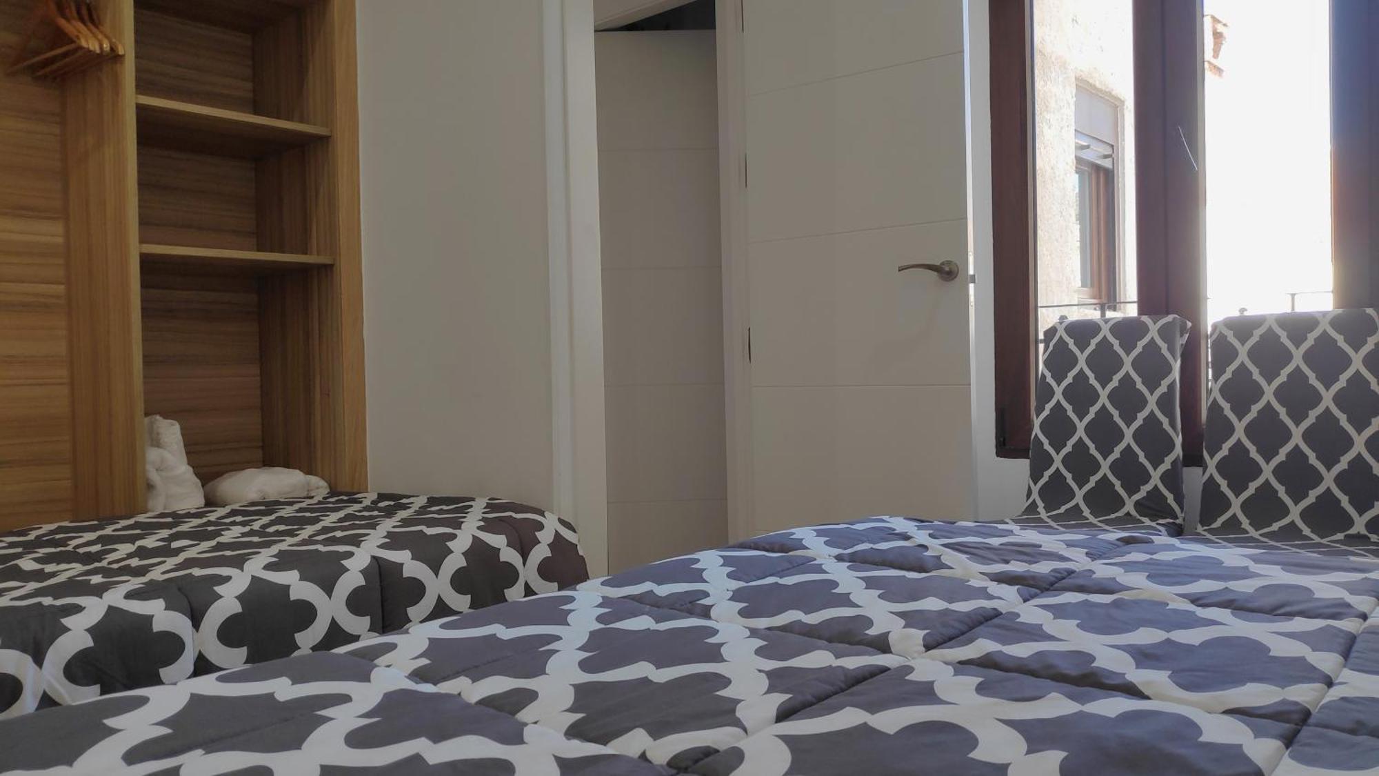 Madinat Garnata, Parking & Rooftop Terrace Holiday home *